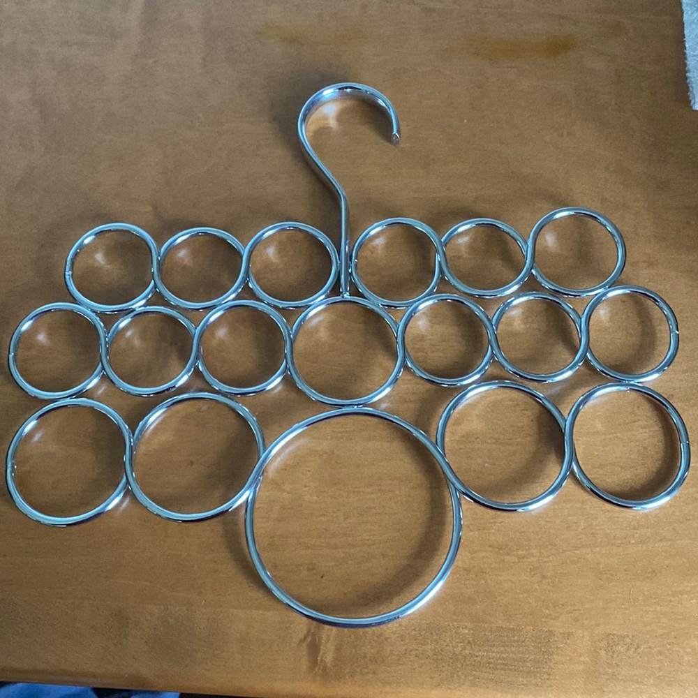 Scarf hanger